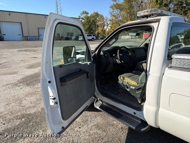 image for item FT6070 2012 Ford F250 Super Duty XL pickup truck