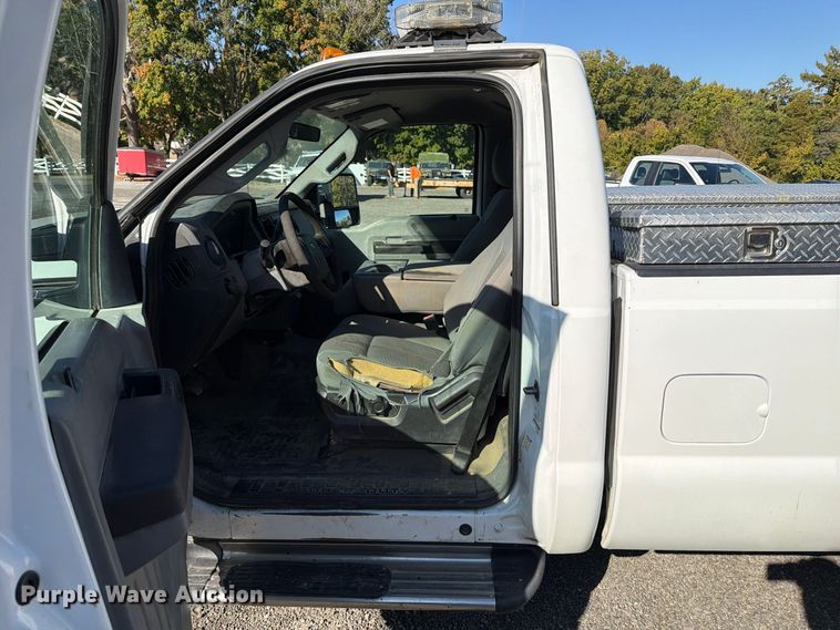 image for item FT6070 2012 Ford F250 Super Duty XL pickup truck