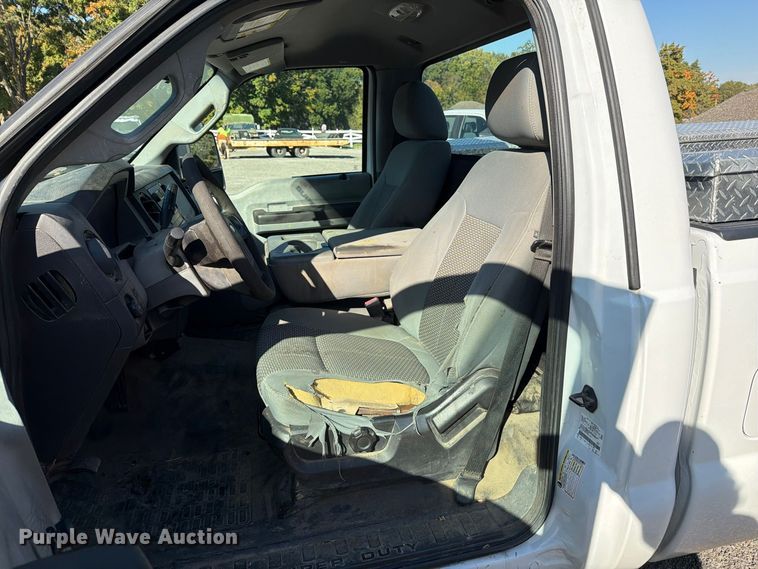 image for item FT6070 2012 Ford F250 Super Duty XL pickup truck