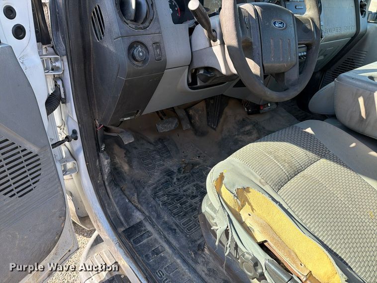 image for item FT6070 2012 Ford F250 Super Duty XL pickup truck