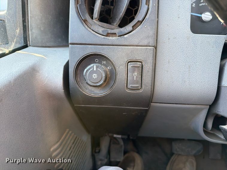 image for item FT6070 2012 Ford F250 Super Duty XL pickup truck