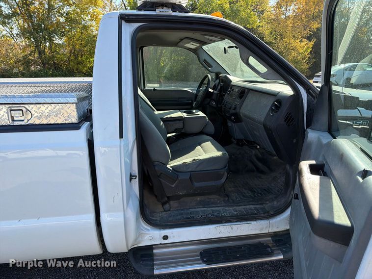 image for item FT6070 2012 Ford F250 Super Duty XL pickup truck