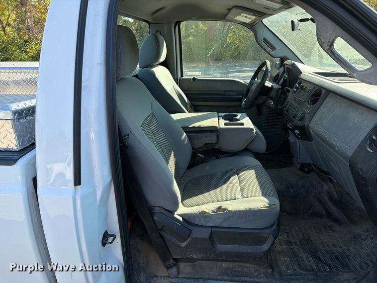 image for item FT6070 2012 Ford F250 Super Duty XL pickup truck