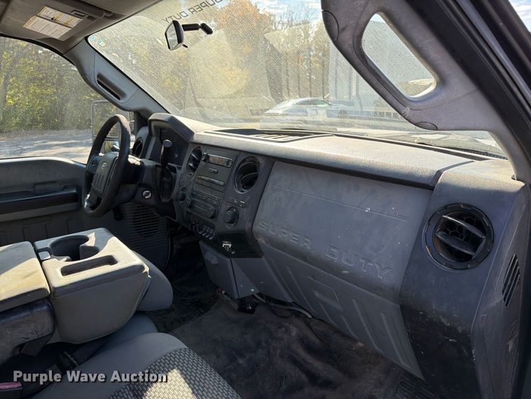 image for item FT6070 2012 Ford F250 Super Duty XL pickup truck