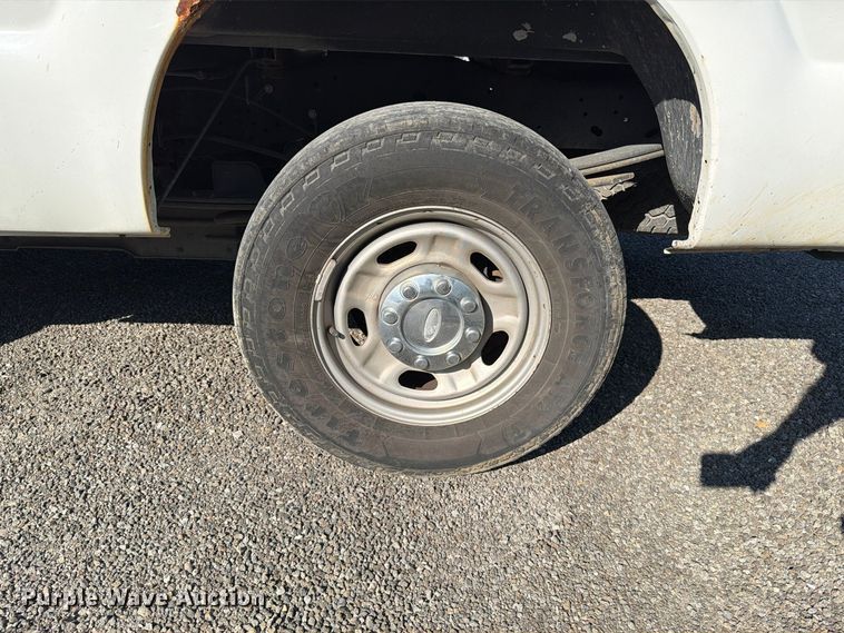image for item FT6070 2012 Ford F250 Super Duty XL pickup truck