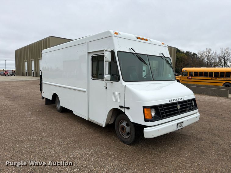 image for item FT6996 2003 Workhorse P42 delivery truck