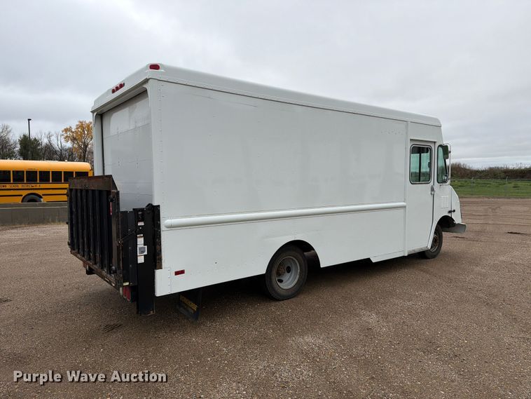 image for item FT6996 2003 Workhorse P42 delivery truck
