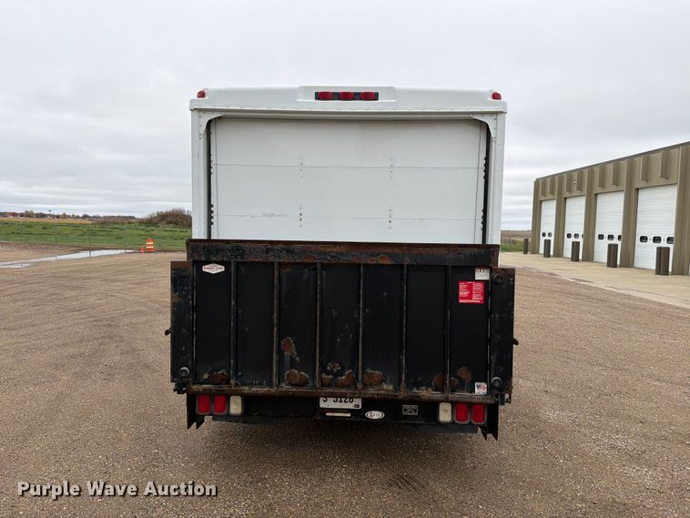 image for item FT6996 2003 Workhorse P42 delivery truck