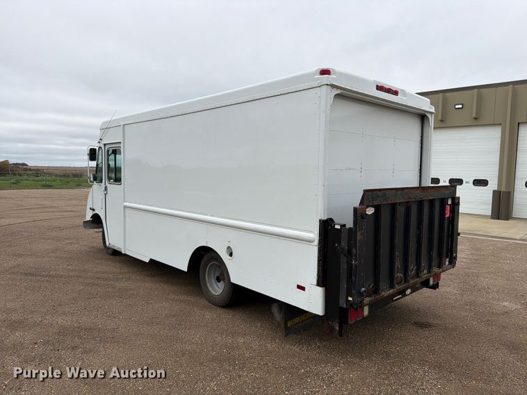 image for item FT6996 2003 Workhorse P42 delivery truck