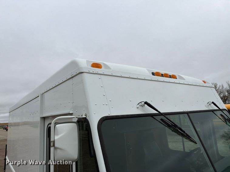 image for item FT6996 2003 Workhorse P42 delivery truck