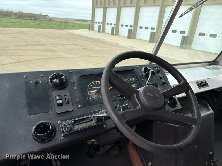 image for item FT6996 2003 Workhorse P42 delivery truck
