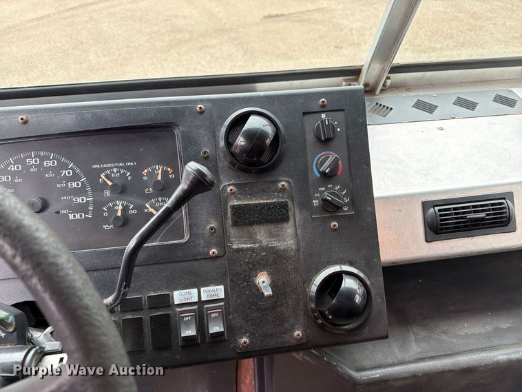 image for item FT6996 2003 Workhorse P42 delivery truck
