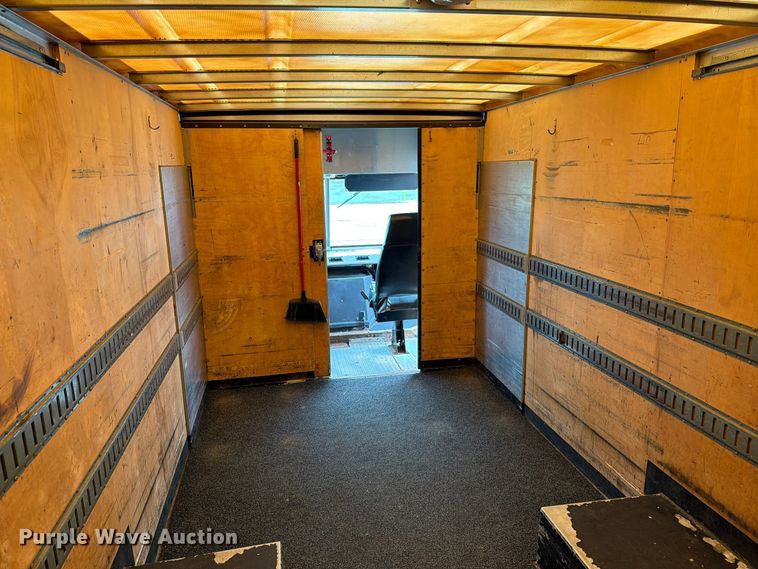 image for item FT6996 2003 Workhorse P42 delivery truck