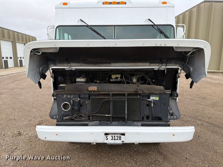 image for item FT6996 2003 Workhorse P42 delivery truck