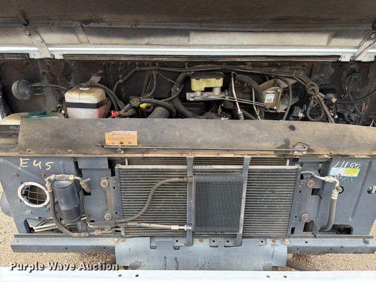 image for item FT6996 2003 Workhorse P42 delivery truck