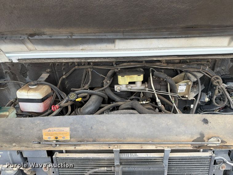 image for item FT6996 2003 Workhorse P42 delivery truck