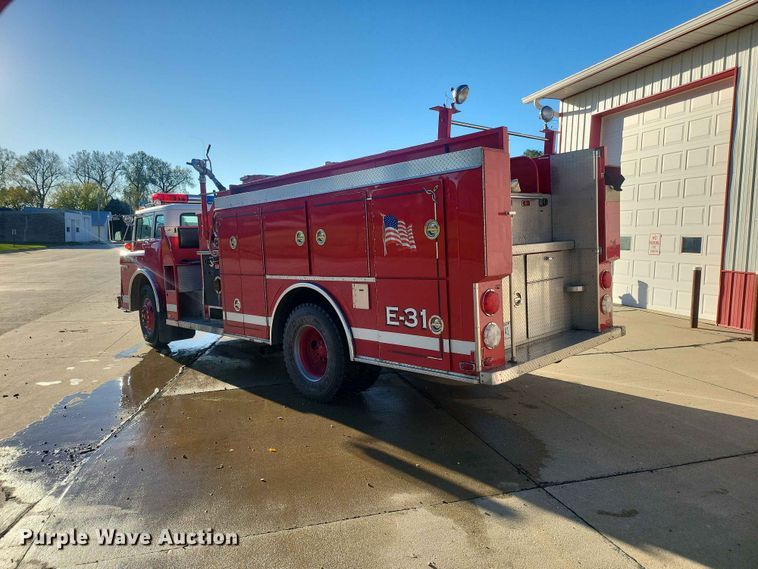 image for item IU9939 1989 Ford 8000 pumper fire truck