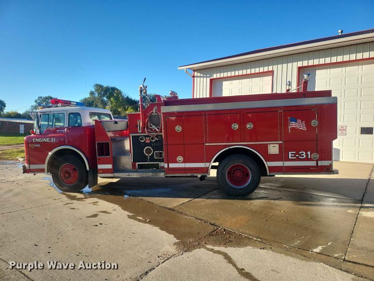 image for item IU9939 1989 Ford 8000 pumper fire truck
