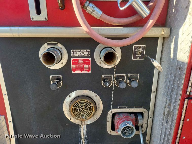 image for item IU9939 1989 Ford 8000 pumper fire truck