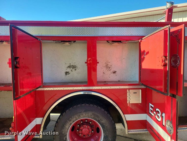 image for item IU9939 1989 Ford 8000 pumper fire truck
