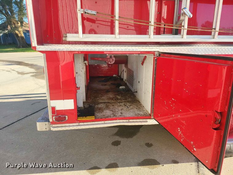 image for item IU9939 1989 Ford 8000 pumper fire truck