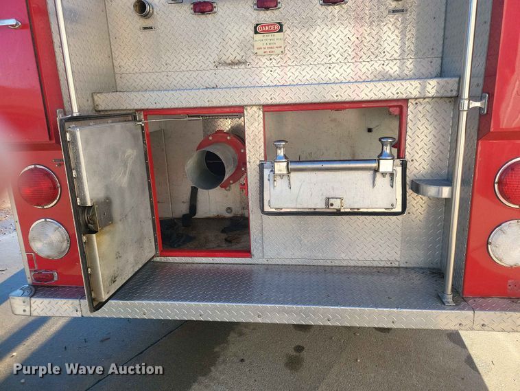 image for item IU9939 1989 Ford 8000 pumper fire truck