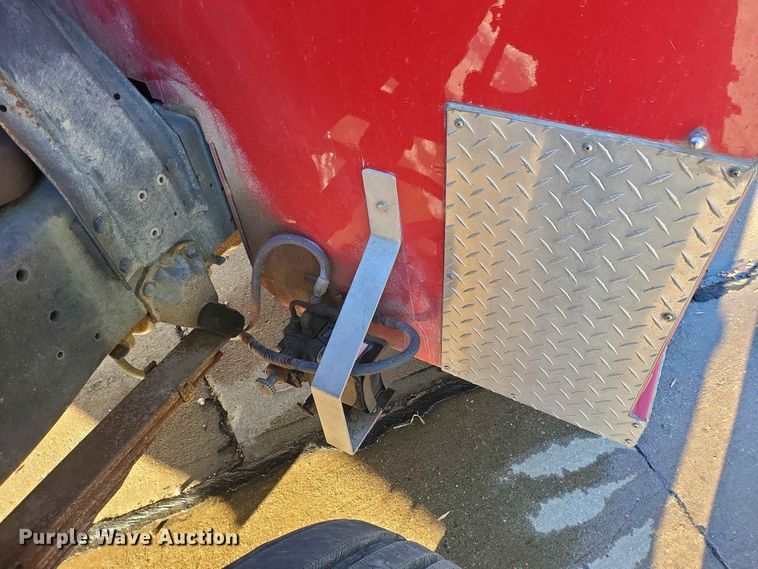 image for item IU9939 1989 Ford 8000 pumper fire truck