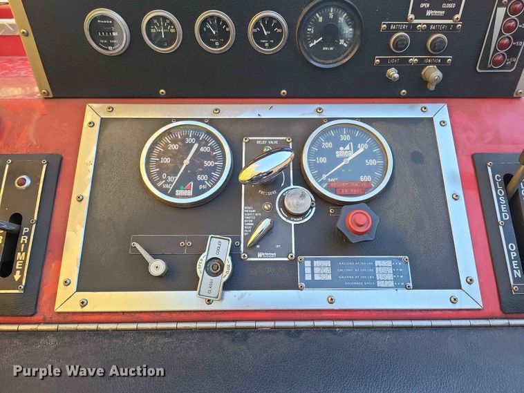 image for item IU9939 1989 Ford 8000 pumper fire truck