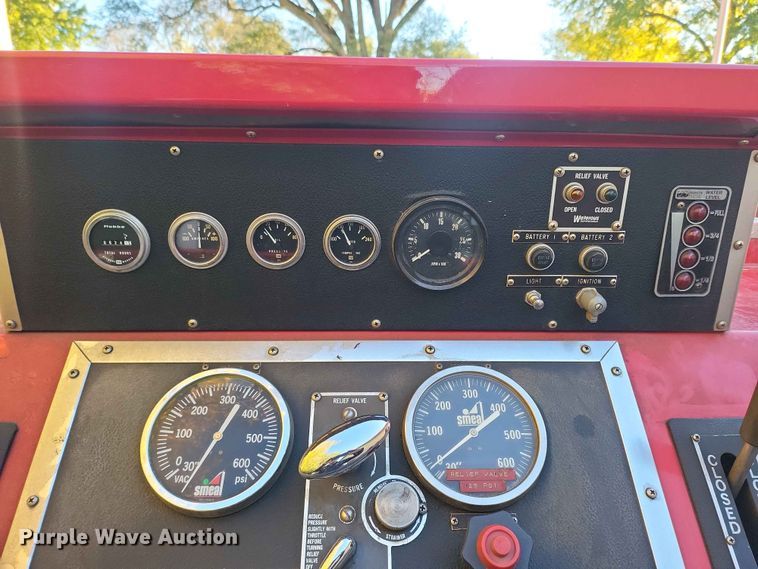 image for item IU9939 1989 Ford 8000 pumper fire truck