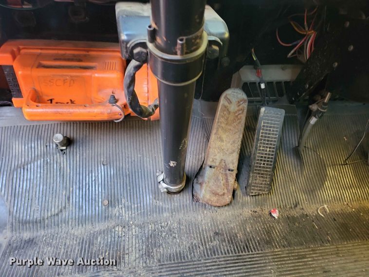 image for item IU9939 1989 Ford 8000 pumper fire truck