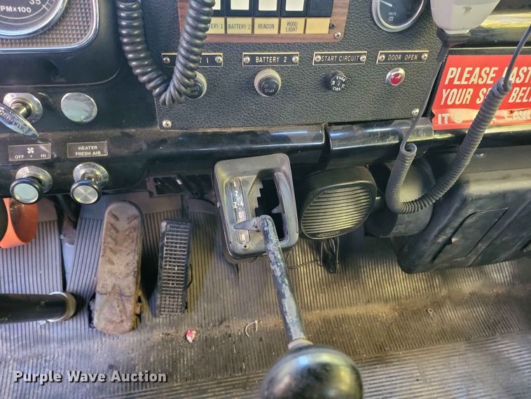 image for item IU9939 1989 Ford 8000 pumper fire truck