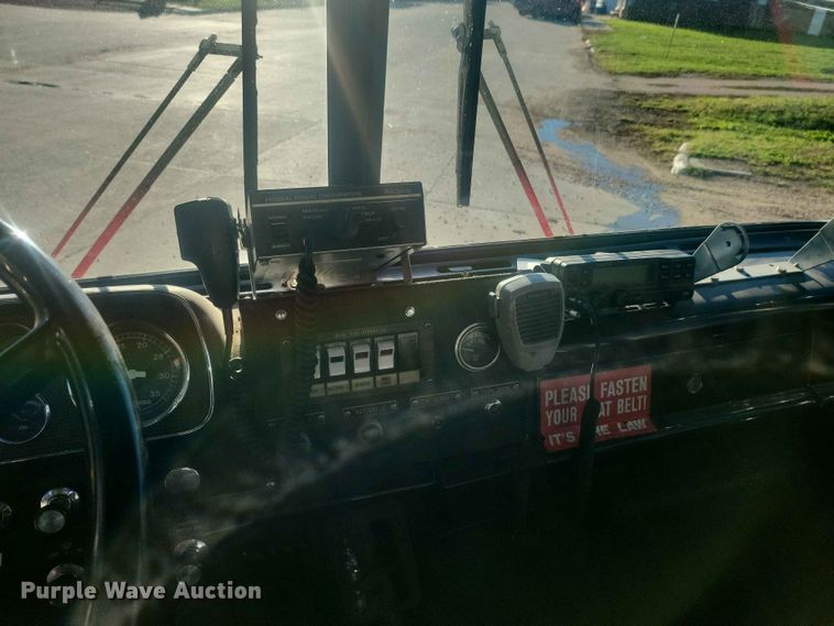 image for item IU9939 1989 Ford 8000 pumper fire truck