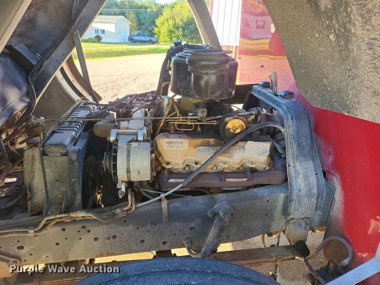image for item IU9939 1989 Ford 8000 pumper fire truck