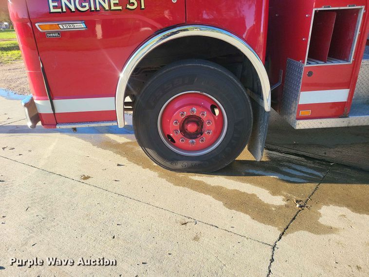 image for item IU9939 1989 Ford 8000 pumper fire truck