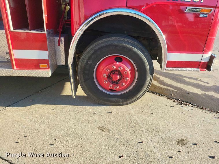 image for item IU9939 1989 Ford 8000 pumper fire truck