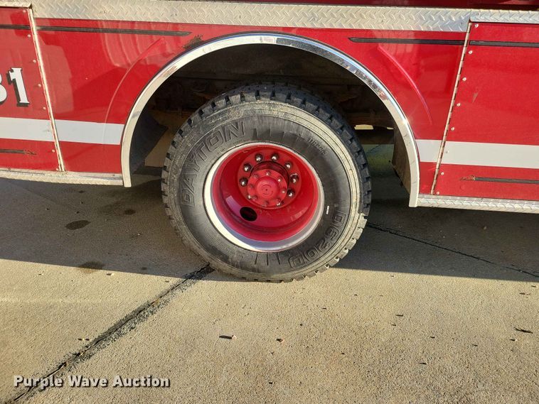 image for item IU9939 1989 Ford 8000 pumper fire truck