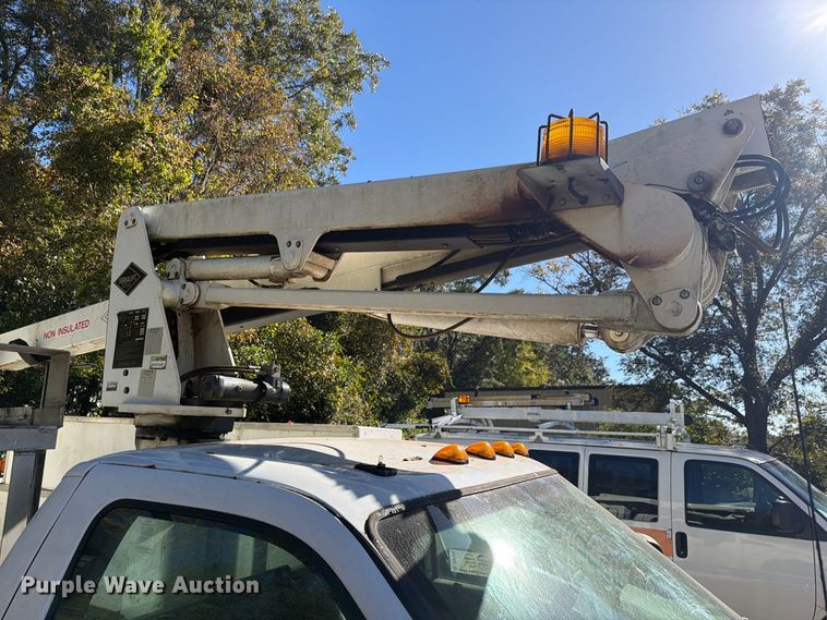 image for item DV7426 2015 Ford F450 Super Duty XL bucket truck