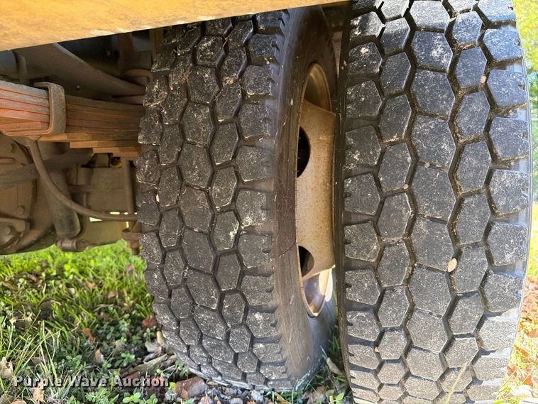 image for item DV7426 2015 Ford F450 Super Duty XL bucket truck