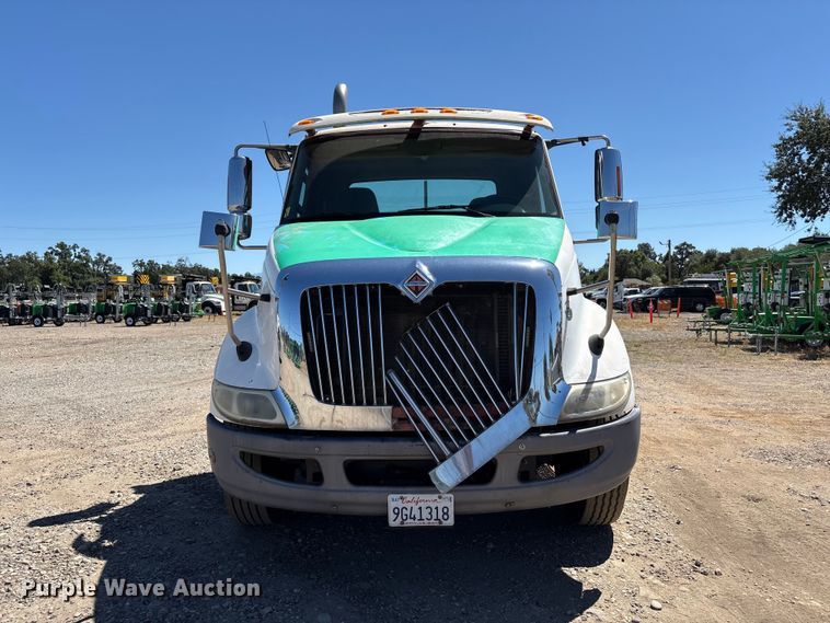 image for item EA0005 2015 International 8600 semi truck