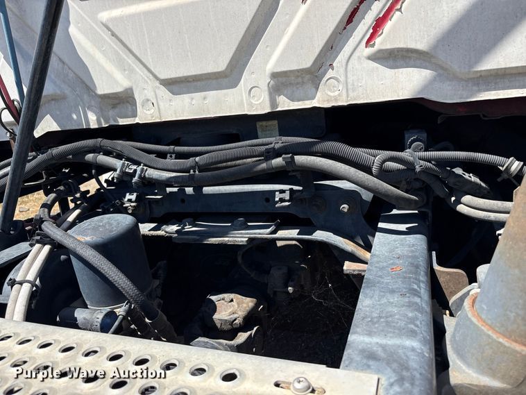 image for item EA0005 2015 International 8600 semi truck