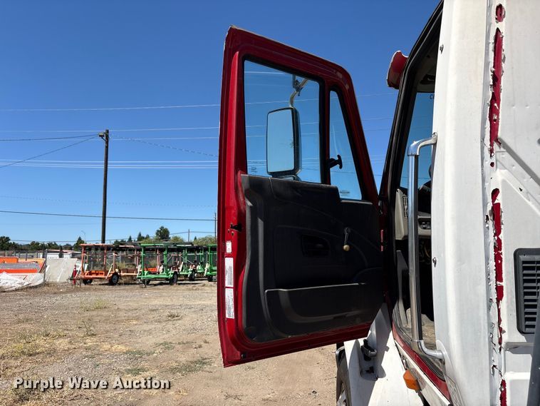 image for item EA0005 2015 International 8600 semi truck
