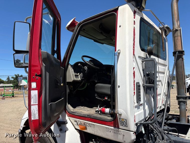 image for item EA0005 2015 International 8600 semi truck