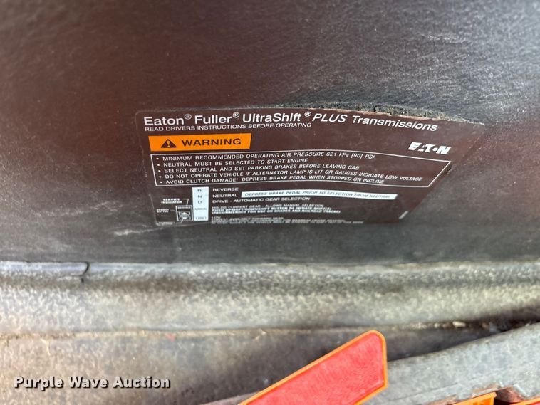 image for item EA0005 2015 International 8600 semi truck