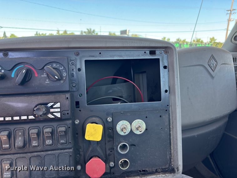 image for item EA0005 2015 International 8600 semi truck