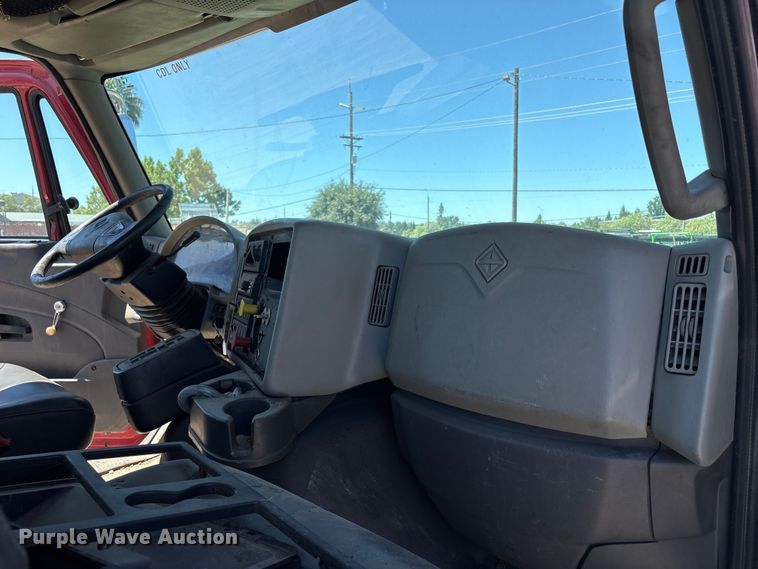 image for item EA0005 2015 International 8600 semi truck