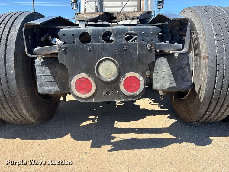 image for item EA0005 2015 International 8600 semi truck