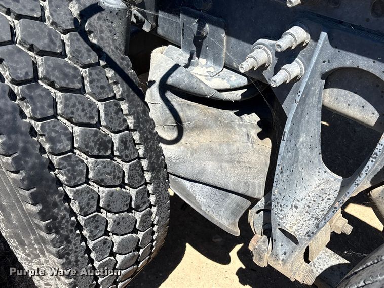 image for item EA0005 2015 International 8600 semi truck
