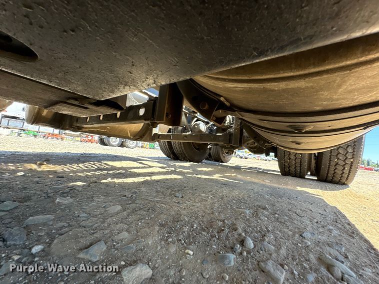 image for item EA0005 2015 International 8600 semi truck