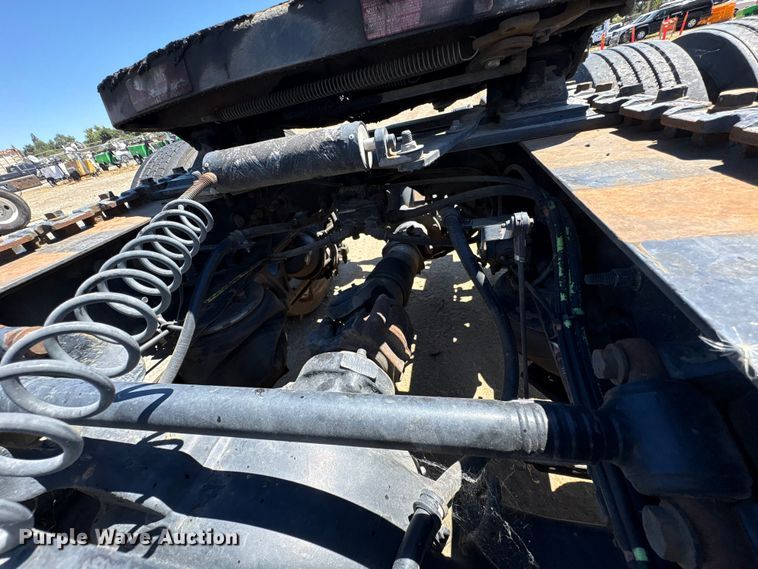 image for item EA0005 2015 International 8600 semi truck