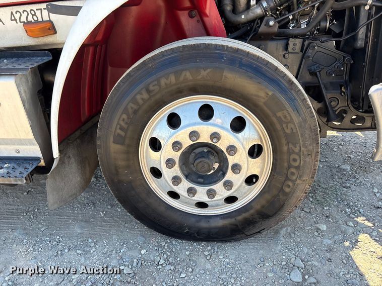 image for item EA0005 2015 International 8600 semi truck